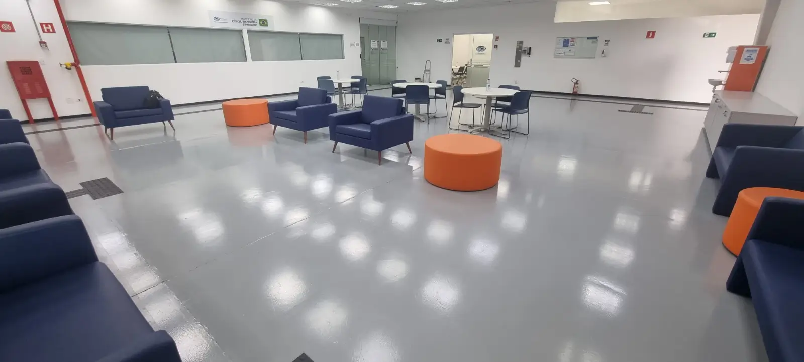 Comercial e Institucional