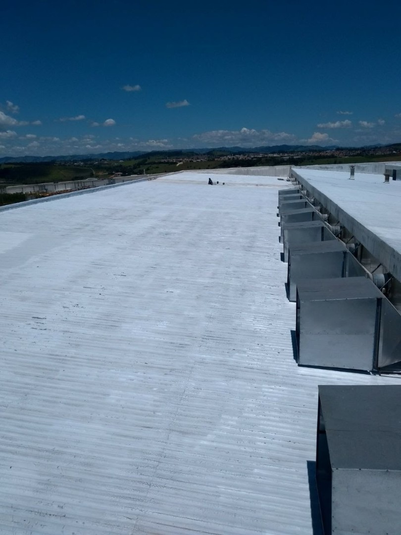 Aplicação de impermeabilização industrial executada pela Duraflex.